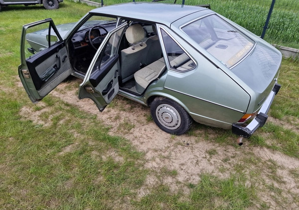 Volkswagen Passat cena 25900 przebieg: 78574, rok produkcji 1977 z Gniezno małe 529